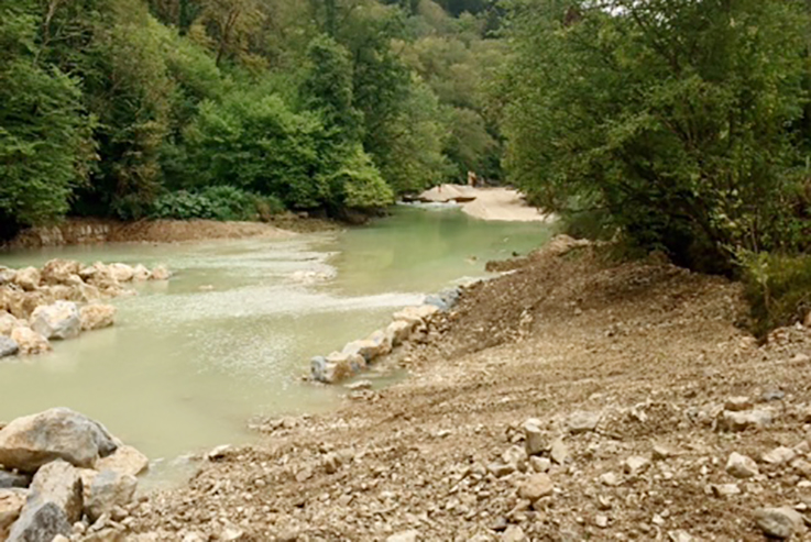 Suppression de deux seuils sur le Dessoubre (Doubs), les travaux avancent