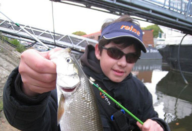 Street Fishing à Cergy
